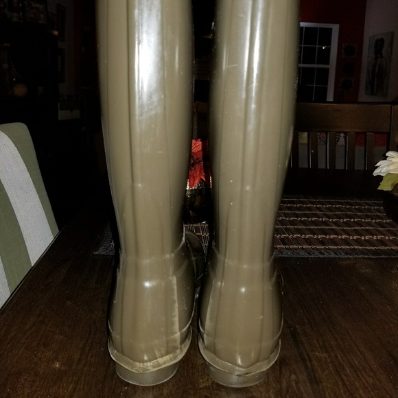 Olive Green Hunter Boots Size 7 (fits an 8)
